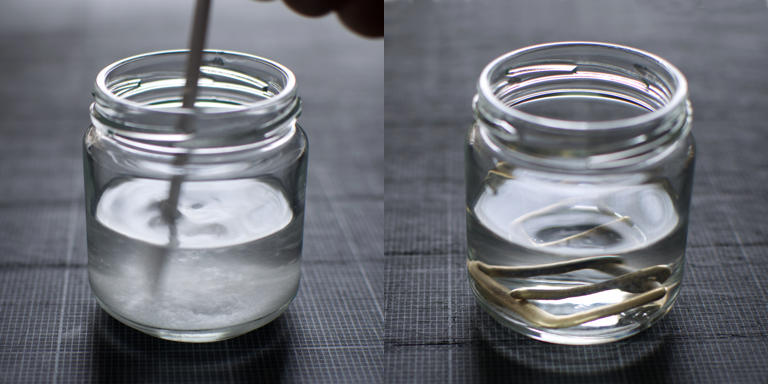 酸洗いで黒ずみを取っている様子