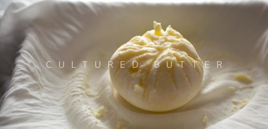 さらしで絞った発酵バター